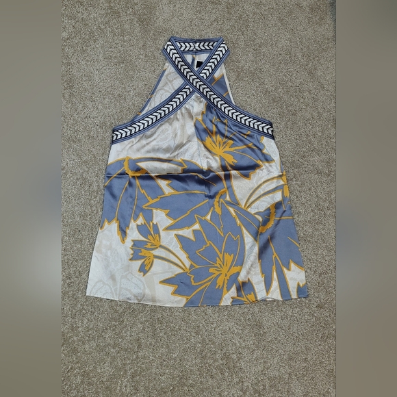 Sleeveless Cross Halter Top - Picture 2 of 7